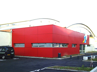 batiment rouge novaplest trespa